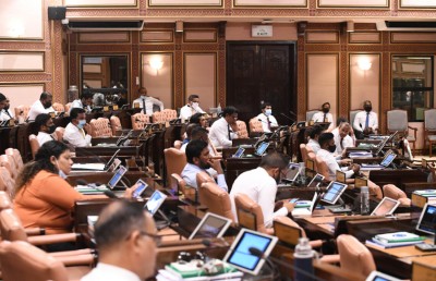 ދައުރުން ބޭރު ޖަލްސާ އިދިކޮޅުން ބޮއިކޮޓްކޮށްފި، ބުނަނީ އެއީ ޖަރީމާއެއް ކަމަށް