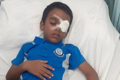 ލޮލަށް ވަޅިއެއް ހެރި ފެނުން ގެއްލިދާނެކަމުގެ ބިރުހީވެ، އެހީއަށް ބޭނުންވެފައި!