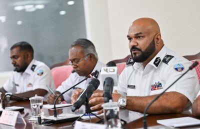 ރާއްޖެ އަށް ހަތިޔާރު ވެސް ގެނެވޭނެ މަގު އޮތީ ހުޅުވިފައި: ކަސްޓަމްސް