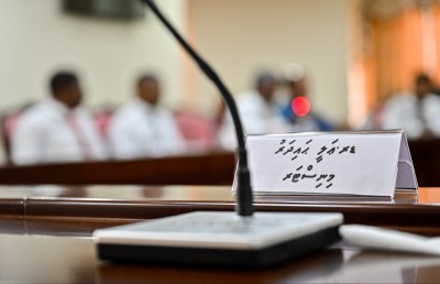 މިނިސްޓަރު ހައިދަރާއި އިސްވެރިން ކޮމިޓީއަށް ހާޒިރު ނުވުމުން މެމްބަރުންގެ ނުރުހުން!