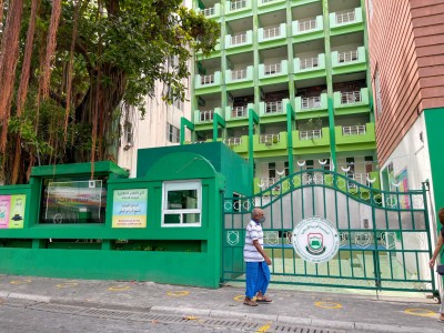 އަރަބިއްޔާ ސްކޫލުގެ ކުދިން ވަގުތީ ގޮތުން އިއްޒުއްދީން ސްކޫލަށް ބަދަލު ކުރަނީ