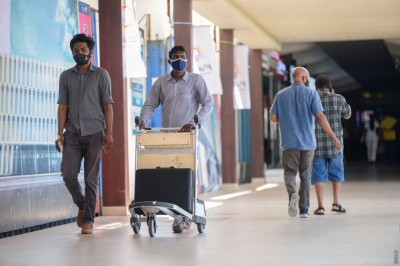 ޝެއިޚް ހަސީނާ ވަޑައިގަންނަވާތީ އެއާޕޯޓުގެ ފަޅުތެރެއާއި މަގު ބަންދުކުރަނީ