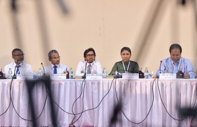 ކޯޓުތަކަށް އެތެރެ އާއި ބޭރުން ވެެސް ނުފޫޒު