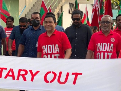 ފުލުހުން ތިބީ ހަޖަމުކުރާ ބޭސް ބޭނުން ކުރަން ޖެހިފައި: ރައީސް ޔާމީން