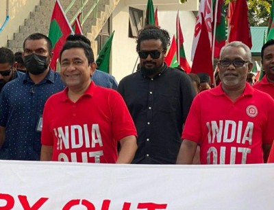 މޭމަތީގައި "އިންޑިއާ އައުޓް" ޖަހައިގެން ޔާމީން ނުކުންނެވުމުން ފަހުރުވެރިވޭ: އަދުރޭ