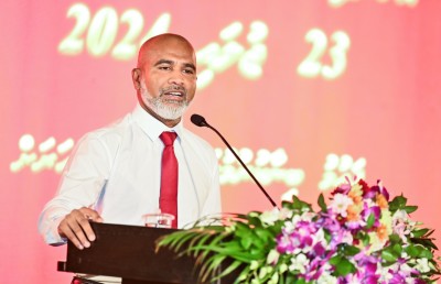 ތައުލީމީ ދާއިރާ އަށް މައުމޫނު ގެނެސްދެއްވި އިންގިލާބީ ބަދަލަށް އެޑިއުކޭޝަން މިނިސްޓަރުގެ ތައުރީފު!