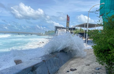 އުދަ އަރާނެ ކަމަށް ލަފާކުރާތީ ސިނަމާލެ ބްރިޖުން ދަތުރުކުރާއިރު ސަމާލުވާން އެދިއްޖެ