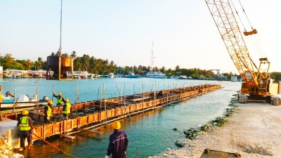 ހިންމަފުށީ ބަނދަރުގެ އެއްގަމު ތޮށިލުމަށް ޓަކައި ކޮންކްރީޓް ގައު އަތުރަން ފަށައިފި