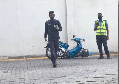 މުލީއާގޭ ފާރުގައި ޖެހުނު ސައިކަލަކުން ބަނގުރާ ފުޅިތަކެއް ފެނިއްޖެ