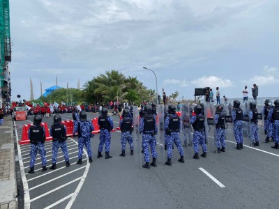 ރައްޔިތުންގެ ދިފާއުގައި ކަމަށް ބުނެ އިންޑިއާގެ އިތުރު ސިފައިން ރާއްޖެ އަރުވަން އުޅޭކަމަށް ތުހުމަތު ކޮށްފި