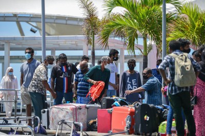 ޗުއްޓީގައި ތިބި ޓީޗަރުންނާއި ކުދިން އަވަހަށް ރަށަށް ދާން އެދިއްޖެ