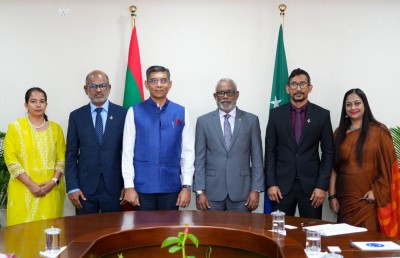 އިންޑިއާ ސަފީރު، މަޖިލީހުގެ ރައީސާ ބައްދަލުކުރައްވައިފި