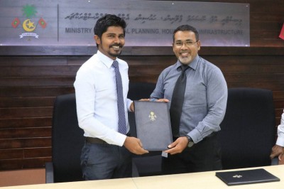 ކޮލަމާފުށި މަގުތަކުގައި ތާރު އަޅަން އާރްޑީސީއާ ހަވާލު ކޮށްފި