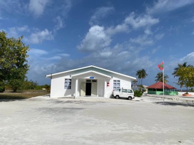އދ. ދިއްދޫގައި ޑޮކްޓަރަކު ނެތި ދެ މަސް، އެމްބިއުލާންސް އޮތީ ހަލާކުވެފައި