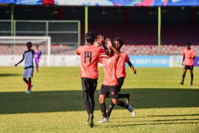 ޔޫތު ޗެމްޕިއަންޝިޕް: ބޮޑު ތަފާތަކުން ދަ ގްރާންޑޭ ބަލިކޮށް އީގަލްސްއިން ހިންދެމިލައިފި