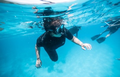 މިނިސްޓަރު ވެސް ބިރުކަނޑާލައިފައި ދަރިވަރުންނާ އެކު ސްނޯކްލިން އަށް!