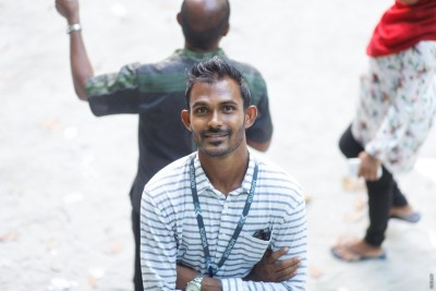 އަސްހަދަށް ހުކުމް ކުރިއިރު އޭނާ ހުރީ ލަންޑަނުގައި