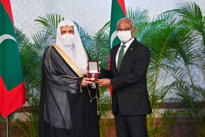 ނިޝާން ކަލާފާނުގެ ޝަރަފުގެ އިއްޒަތް، ރާބިތަތުލް އާލަމިލް އިސްލާމީގެ ސެކްރެޓަރީ ޖެނެރަލަށް އަރުވައިފި