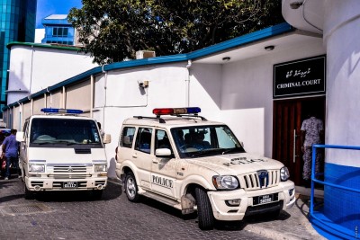 ފުލުހުންނަށް ފިލަން އުޅުނު މީހަކު އެކްސިޑެންޓް ވެއްޖެ، އޭނާގެ އަތުން ދެފުޅި ރާ ފެނުނު