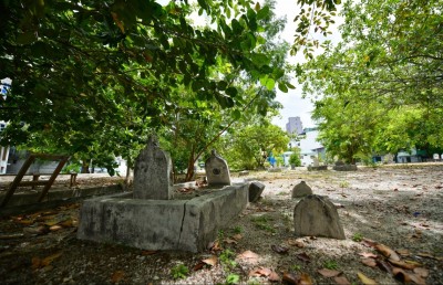 މާފަންނު ސަހަރާގެ ގަބުރުތައް ނަގައި އެތަން ހުސްކޮށްދޭނެ ބަޔަކު ހޯދަނީ