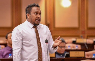 ޔޫކްރެއިންގައި ތިބި ދިވެހި ދަރިވަރުން ގެނައުމަށް ގޮވާލި ކުއްލި މައްސަލަ މަޖިލީހުން ބޭރުކޮށްލައިފި