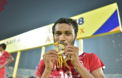 ތަށި ދިފާއުކުރަން އަމިއްލަ ދަނޑުގައި ކުޅުމަކީ ޝަރަފެއް: ހަމްޕު