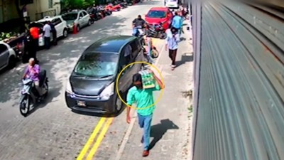 ގެއަކުން ވައްކަން ކުރިކަމުގެ ތުހުމަތަށް ދެމީހަކު ހޯދަން ފުލުހުން ވީޑިއޯ އާއްމު ކޮށްފި