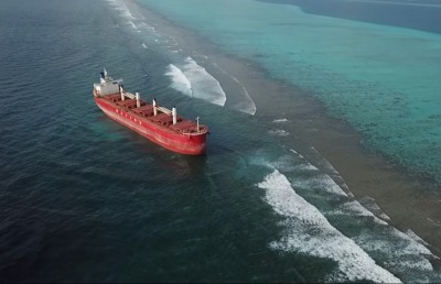 ރަސްފަރީ ފަރަށް ބޯޓު އެރުމުން ބޮޑު ސަރަަހައްދެއް ހަލާކު!