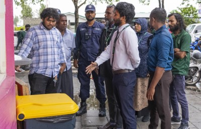 ދުވާރުމަތިން ގޮނޑި މޭޒުތައް ނުނެގުމުން އެޗްޑީސީން ނުކުމެއްޖެ