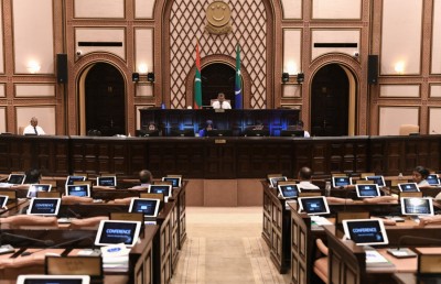 ތިން ބިލެއްގެ އިބްތިދާއީ ބަހުސް ނިންމައި ކޮމިޓީތަކަށް