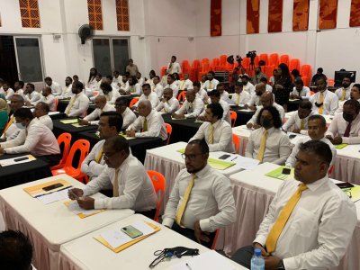 ފައްޔާޒުގެ ކޮޅު މޮޅުވެ، ޗެއާޕާސަން އިންތިޚާބު ފަސްކުރަން ފާސްކޮށްފި