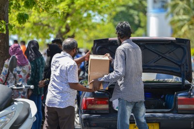 އޮތީ ދެގޮތް، އެއީ އަގުބޮޑުކުރުން ނޫނީ ޓެކްސީ ނުކުރުން: ޑްރައިވަރުން