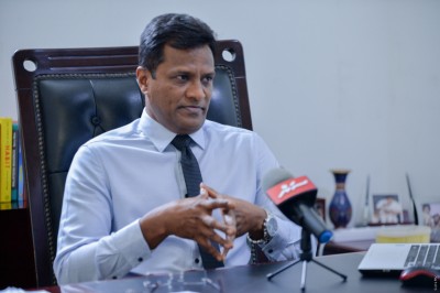ޔާމީން އެންމެ ފުރަތަމަ މަސައްކަތް ކުރީ އިންޑިއާ ސިފައިންނާ ކޯޅިނުގަނެ މައްސަލަ ހައްލު ކުރެވޭތޯ: ޢުމަރު