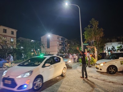 ތިން ގަޑިއިރަށް ފަހު ހައިވޭއަށްދާ މަގު ހުޅުވާލައިފި، ޓެކްސީތައް މާލެއަށް