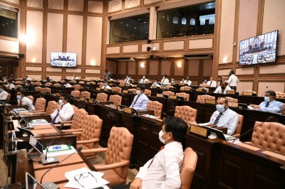މަޖިލީހުގައި އިތުރު މަސައްކަތެއް ނެތިގެން މިއަދުގެ ޖަލްސާ ނިންމާލައިފި