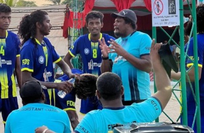ރެފްރީގެ ނިންމުން ގަބޫލު ނުކުރެވި އެފްޑީއެސްގެ ޓީމު ދަނޑުން ފައިބައިފި