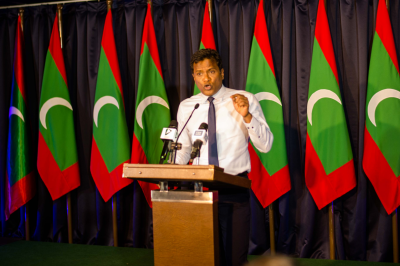ޢުމަރުގެ ސިޔާސަތު: އުފައްދާނީ ލުއި ސަރުކާރެއް