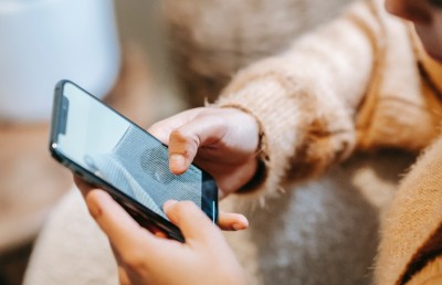 ސްކޫލްތަކުގައި ފޯނު މަނާކުރާ އުސޫލު ސިންގަޕޫރުގައި ހަރުކަށިކުރަނީ