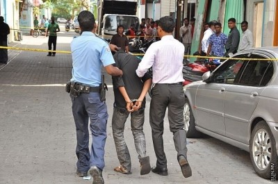 ވަގުންގެ އަތުން ފުލުހުން އަތުލާފައިވާ ބައެއް ތަކެތީގެ ވެރިފަރާތް ހޯދަނީ