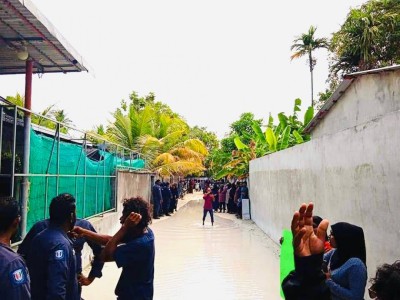 ޖިންސީ ގޯނާގެ ތުހުމަތު ކާފައަށް، ހައްޔަރު ކުރީ ކަމާނުބެހޭ މީހެއް!
