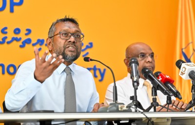 ބަޣާވާތެކޭ ކިޔައިގެން ހައްޔަރުކުރަން އުޅުނަސް ފަހަތަށް ނުޖެހޭނަން: ފައްޔާޒު