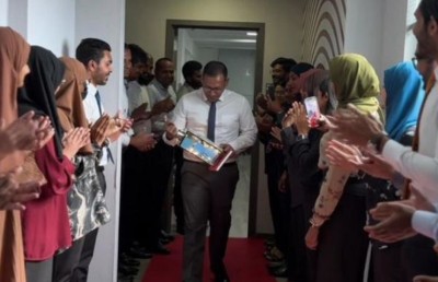 ޕީޖީ ޝަމީމަށް މުވައްޒަފުންގެ ފަރާތުން ރަތްދޫލައިގެ ވަދާއުއެއް