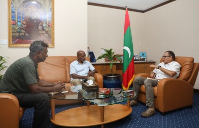 ކަރަންޓުގައި ޖެހިގެން ނިޔާވި ކުއްޖާގެ ބައްޕަގެ ކަންބޮޑުވުންތައް މިނިސްޓަރާ ހަމައަށް!