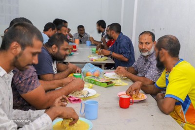 މިނިސްޓަރު އިމްރާން ރޯދަވީއްލީ ގައިދީންނާއެކު، ތަފާތު މަންޒަރެއް!