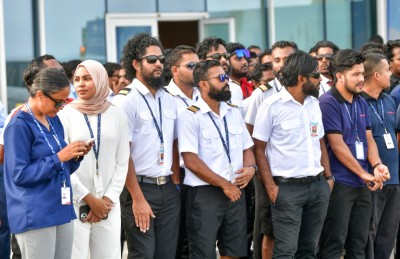 ސިޔާސަތުތަކުގެ ހުރިހާ ގެއްލުމެއް ބޮޑެތި ލޯނުތަކުގައި ކިޔަވާ ޕައިލެޓުންނަށް!