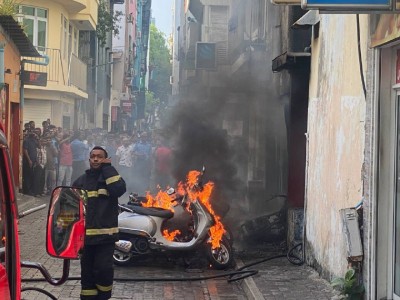 ގަރާޖެއްގައި ރޯވެ، ވަރަށް ބޮޑަށް އަނދައިފި