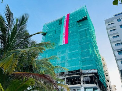 މާލޭގެ ގެތަކުން "އިންޑިއާ އައުޓް" ބެނާތައް ނެގުމަށް ފުލުހުން އަންގައިފި