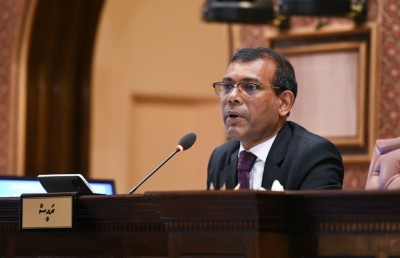 ޔާމީން ގެކޮޅުގައި ދަމައިފައިވާ "އިންޑިއާ އައުޓް" ބެނާ ފުލުހުން ނަގަންޖެހޭ: ނަޝީދު