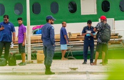 އިމިގްރޭޝަނަށް ފިލަން ކުޅުދުއްފުއްޓަށް ދިޔަ ބިދޭސީން އަތުލައިގަނެ ނޯޓިސް ދީފި