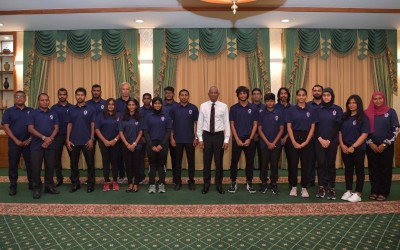 ރައީސް ޤައުމީ ޓީޓީ ޓީމާ ބައްދަލުކުރައްވައި ހިތްވަރު ދެއްވައިފި